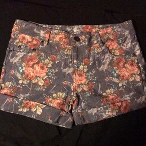 Style Fax floral shorts